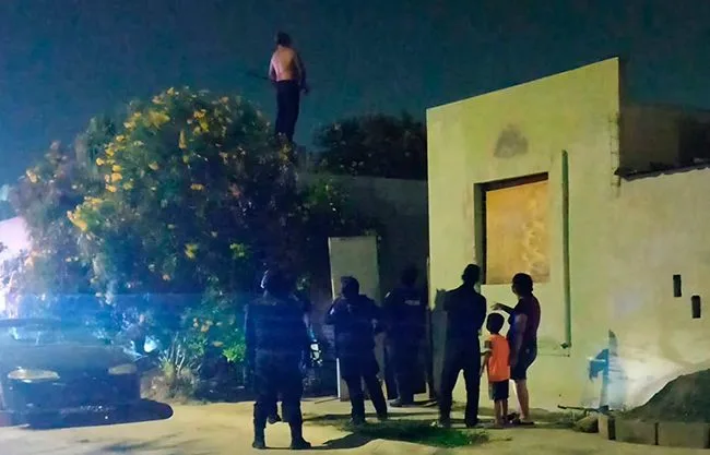 Hombre armado con machete causa pánico en Salinas Victoria