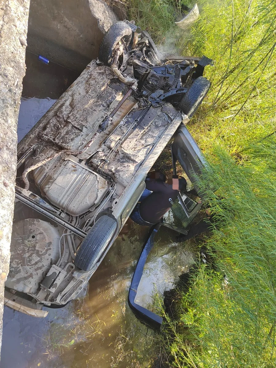 Guardia Estatal rescata a mujer tras volcadura en carretera Victoria-Monterrey