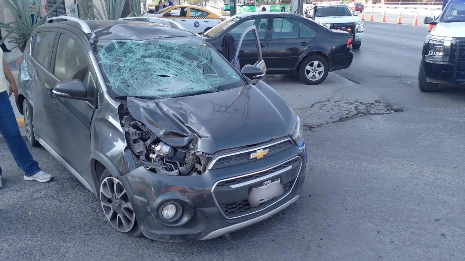 Mujer muere atropellada por presunto conductor ebrio en Santa Catarina