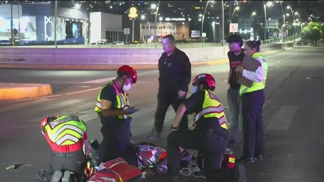 Motociclista resulta herido tras derrapar en Monterrey