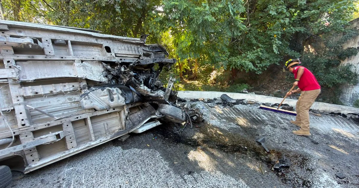 Accidente en Carretera Nacional deja dos lesionados tras caída de vehículo