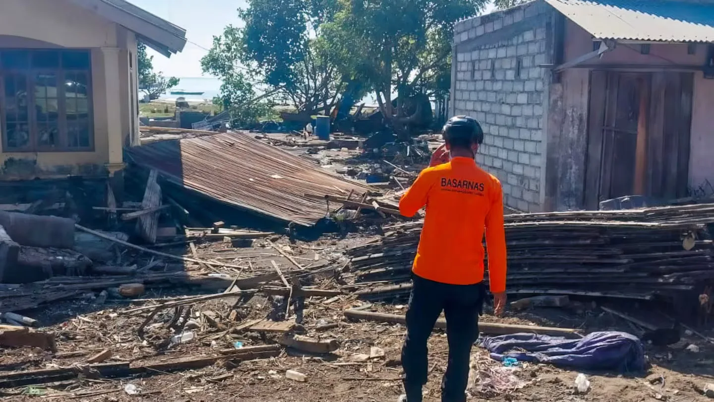 Aumenta a 53 el número de muertos por terremoto en Indonesia
