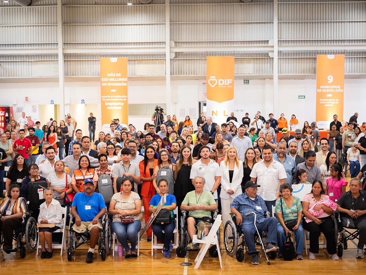 DIF Nuevo León entrega apoyos funcionales y procesadores de implante coclear
