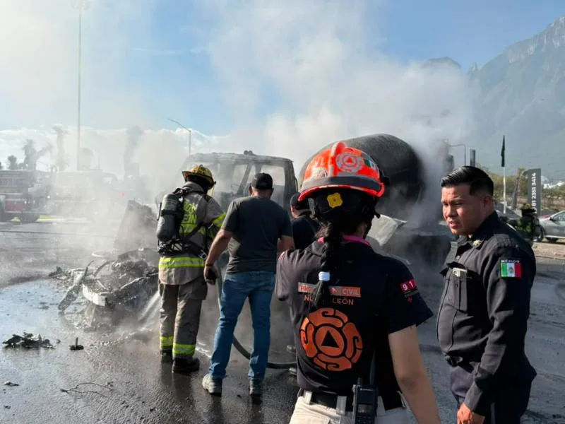 Incendio de revolvedora causa la muerte de una mujer en García, Nuevo León