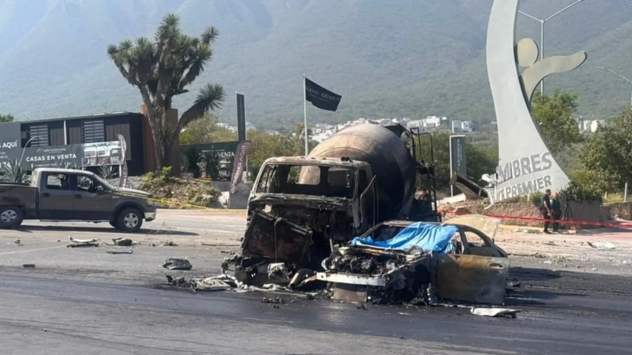 Identifican a conductor de revolvedora tras muerte de joven en Monterrey
