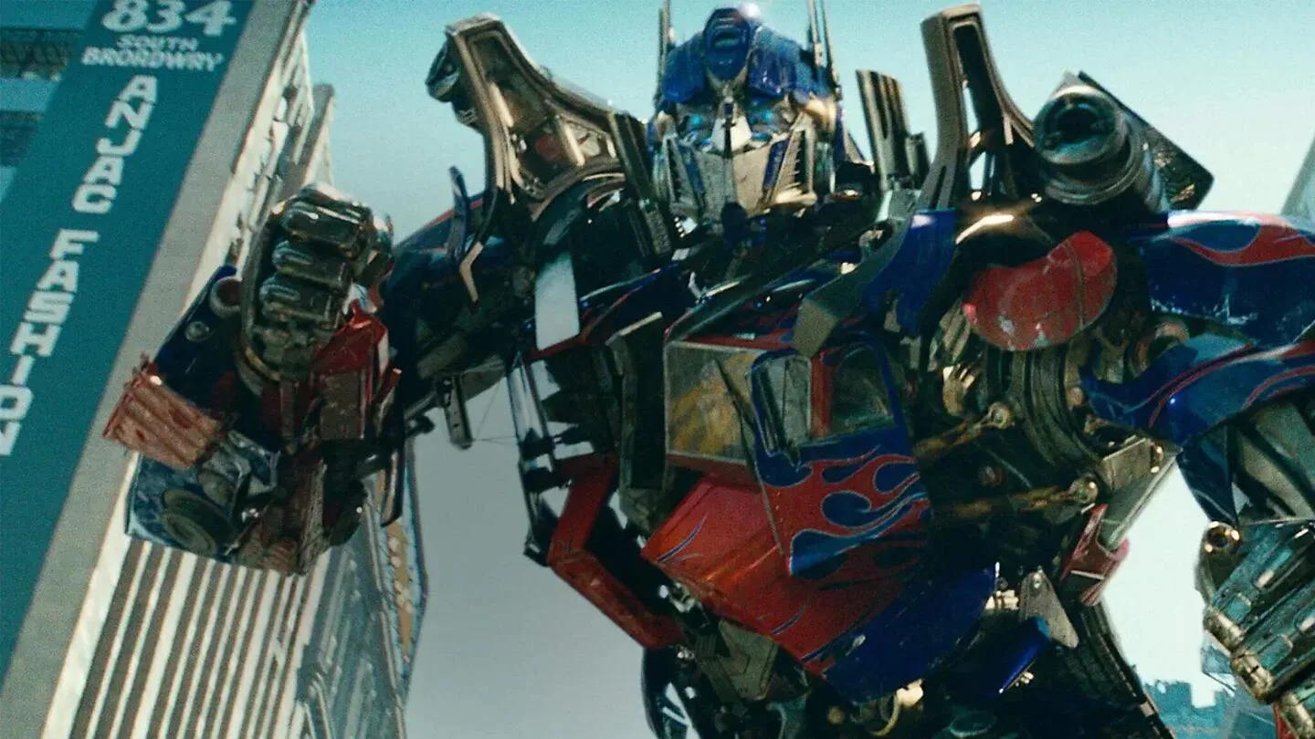 Hasbro se distancia de Trump por uso no autorizado de Optimus Prime en campaña migratoria