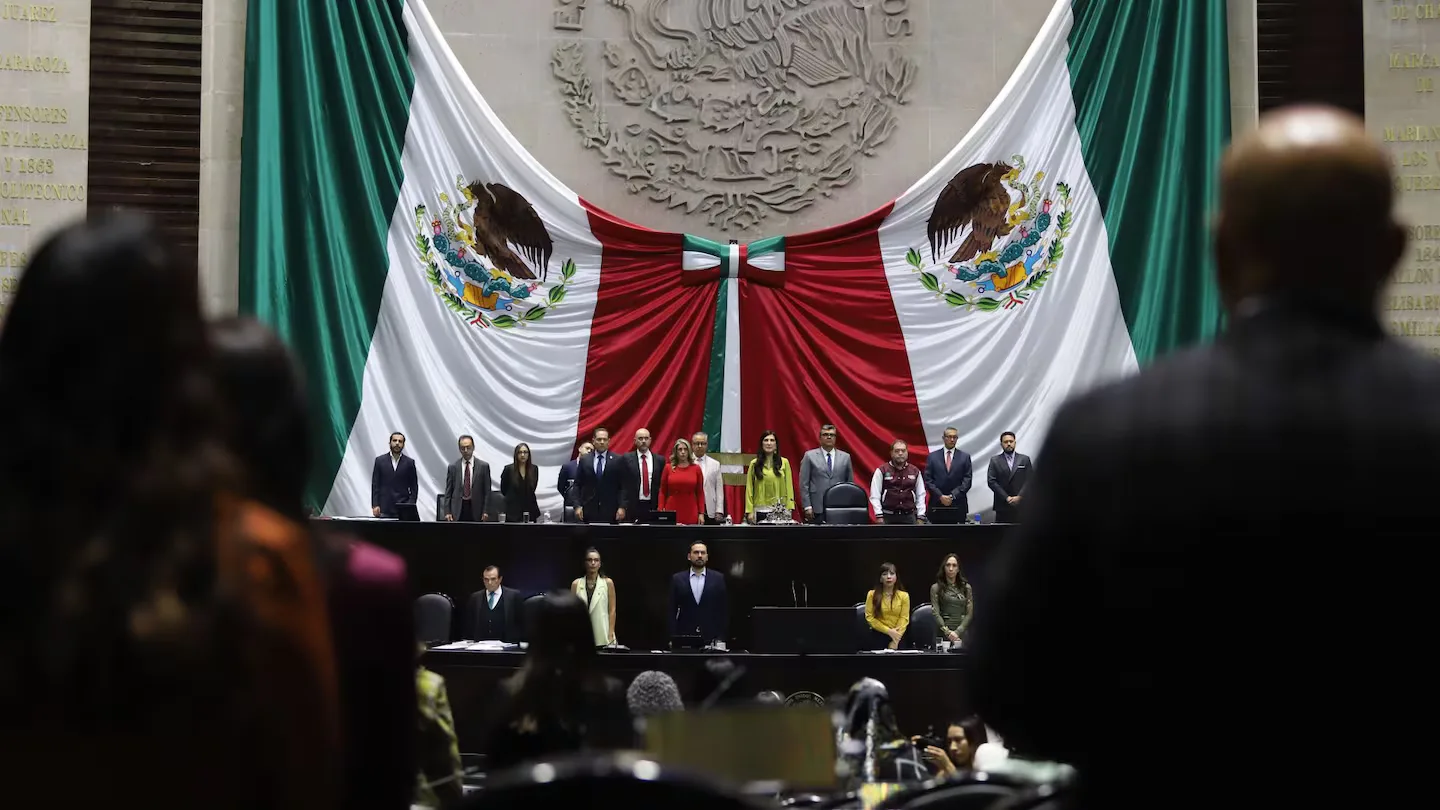 Propuesta de ley antimemes genera controversia en México