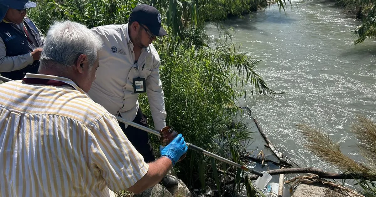 Conagua inspecciona el río Pilón tras derrame de hidrocarburo en Montemorelos